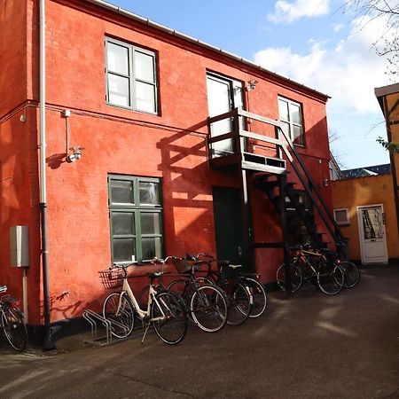 Charming Red Courtyard Apartment コペンハーゲン エクステリア 写真