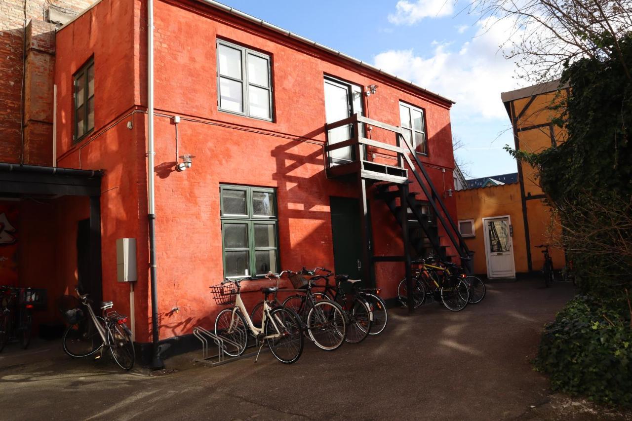 Charming Red Courtyard Apartment コペンハーゲン エクステリア 写真